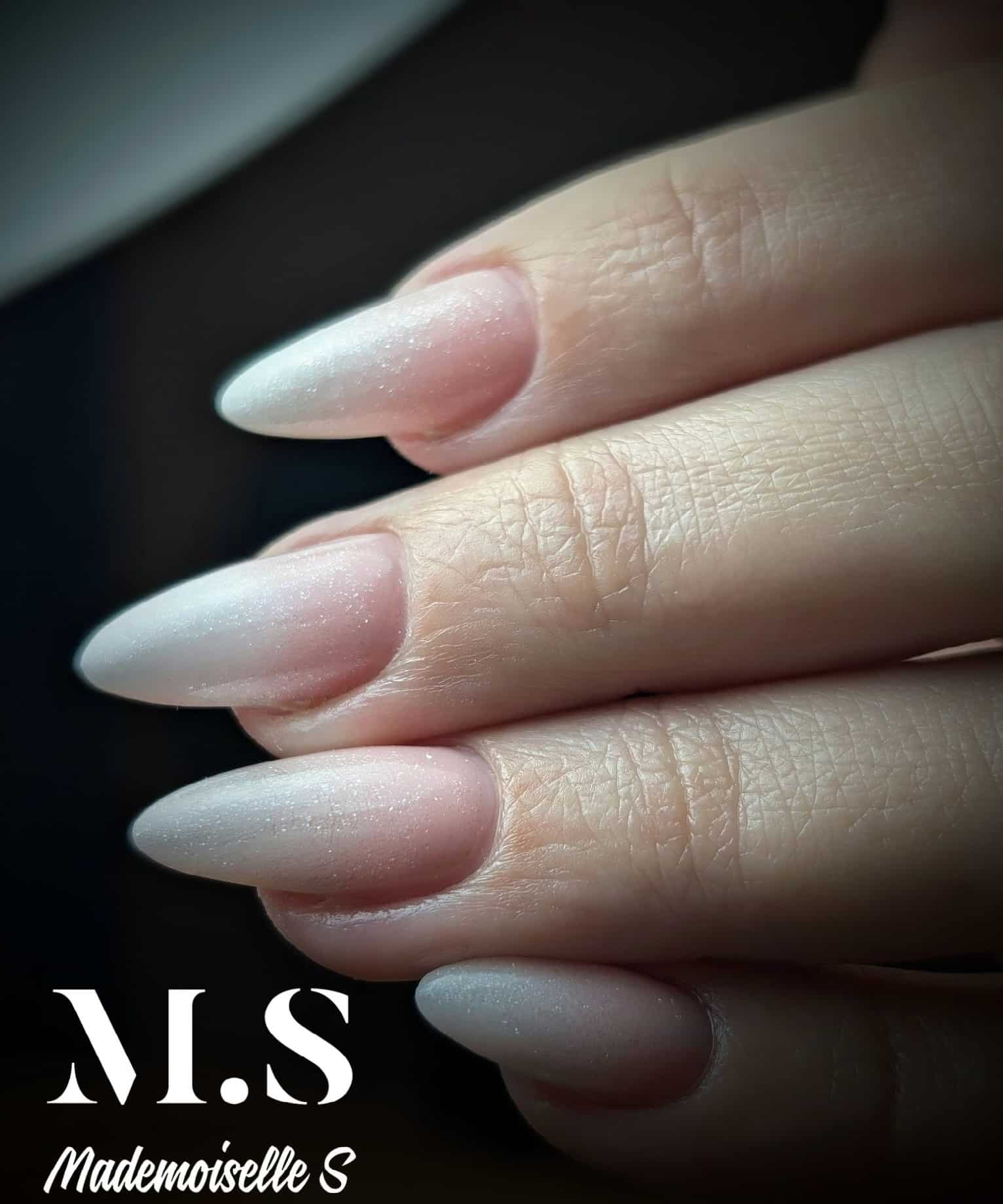 pose de vernis avec effet baby boomer et extension des ongles