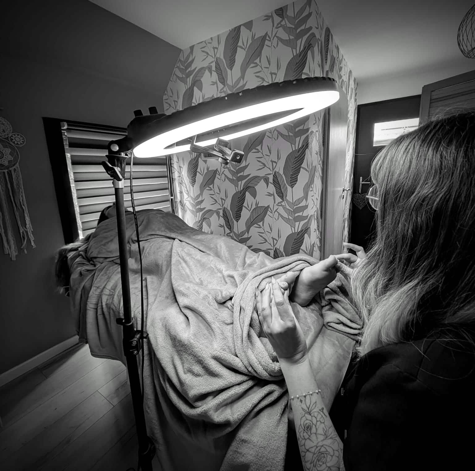 sabine de ms mademoiselle fait un soin energetique bresilien aux pieds