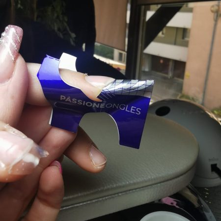 demonstration de pose au chablon, prothèse ongulaire